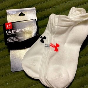 Under Armour Womens socks fits 6-9